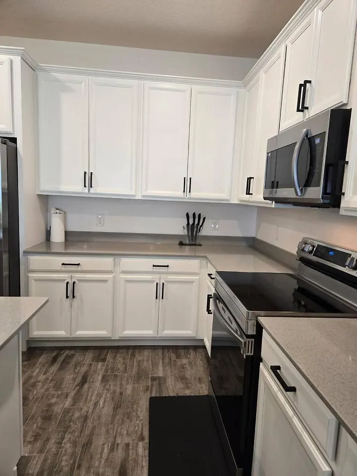 Spacious, Modern, Chic And New Davenport 0*,
