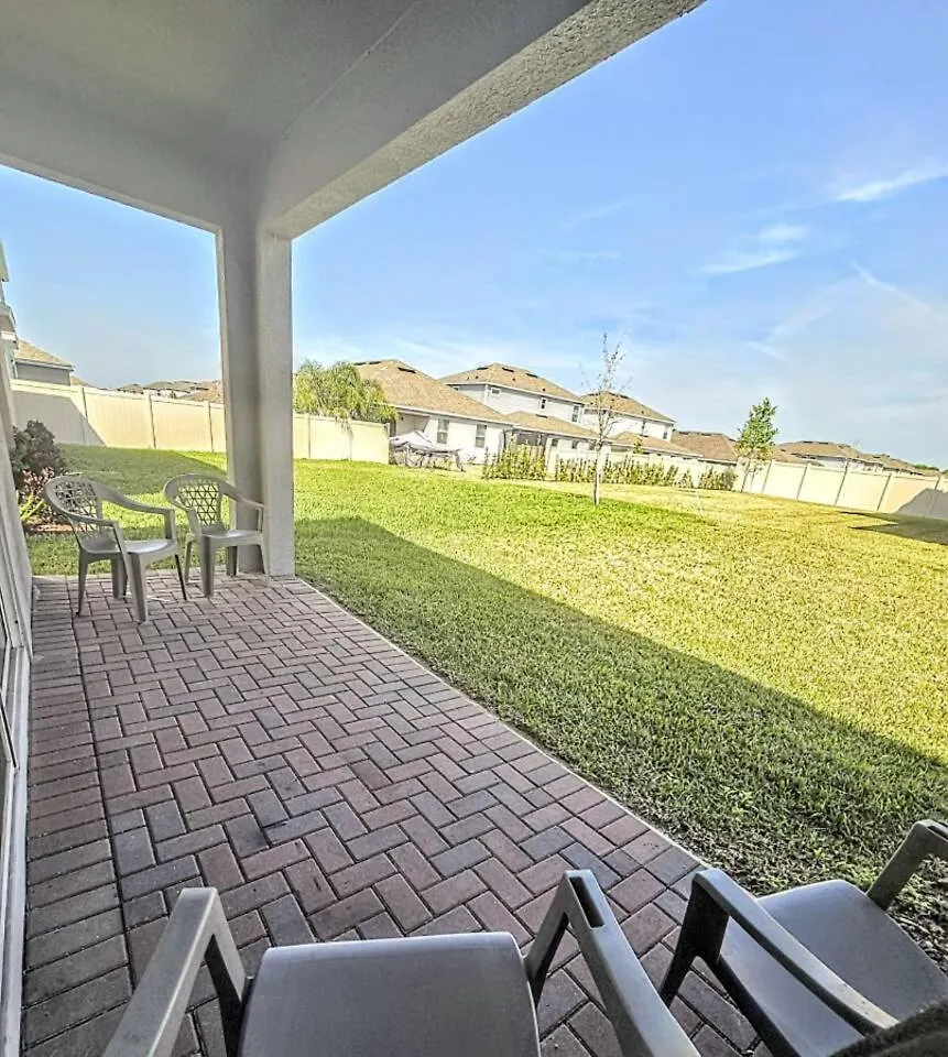 Spacious, Modern, Chic And New Davenport