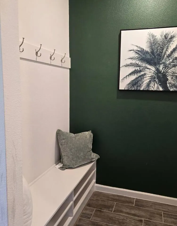 Spacious, Modern, Chic And New Davenport