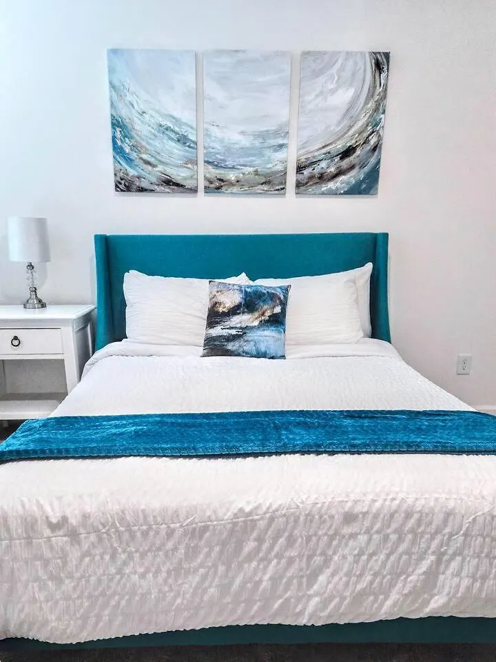 Spacious, Modern, Chic And New Davenport