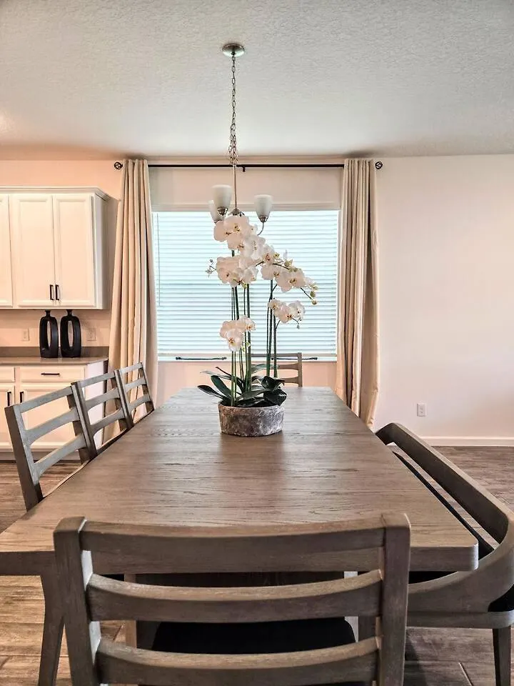 Holiday home Spacious, Modern, Chic And New Davenport United States