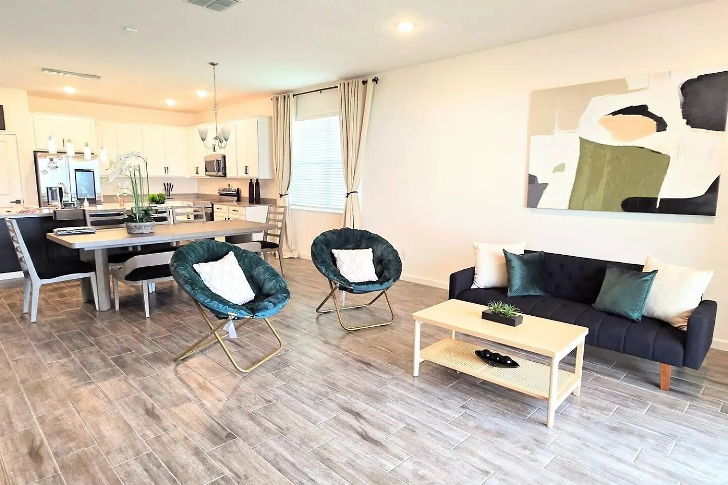 Spacious, Modern, Chic And New Davenport United States